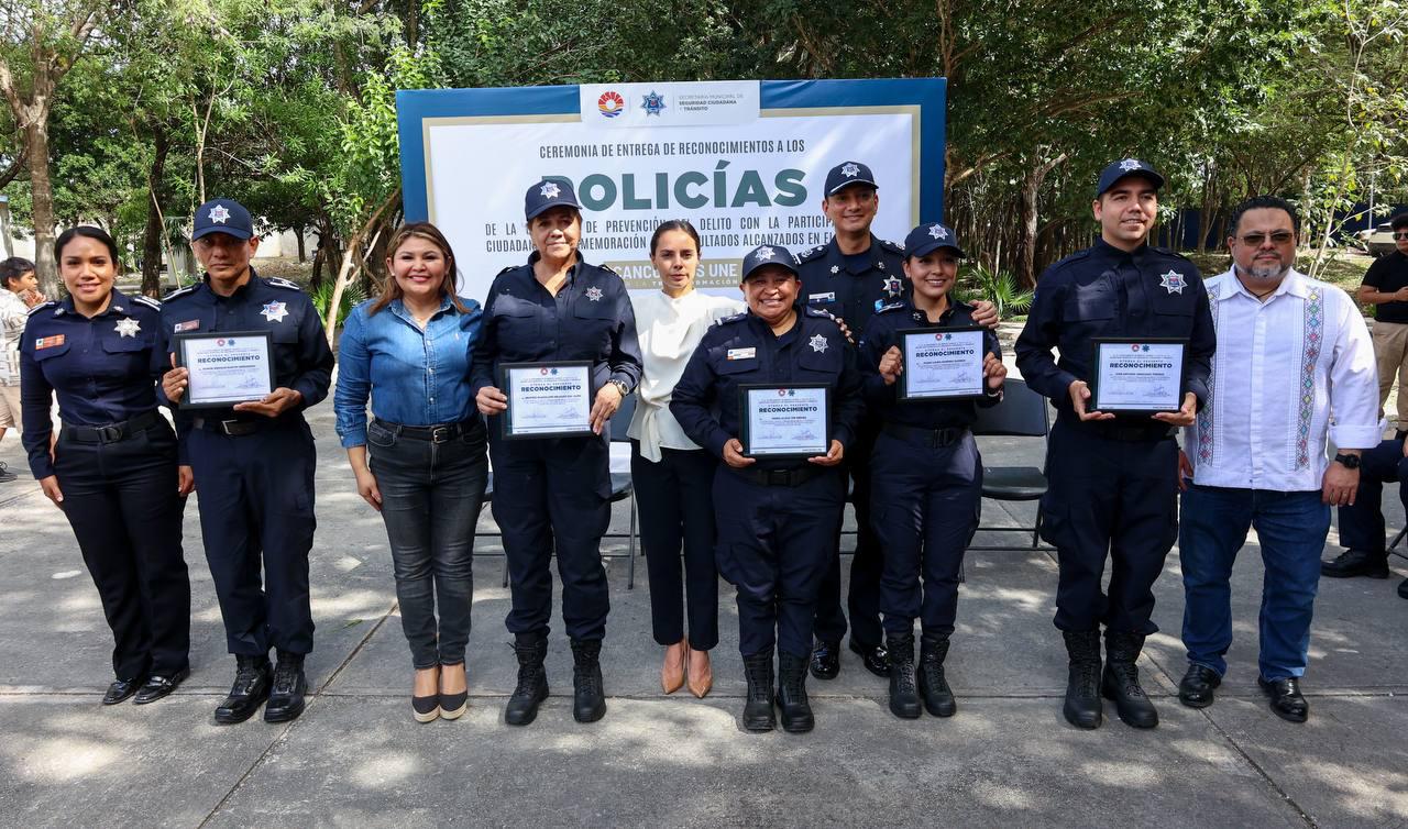Honra Ana Paty Peralta al personal de prevención del delito en Cancún ...